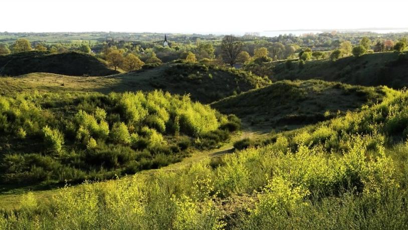 Erosionsdale i falske Bakker i Svanninge Bakker. Geopark Det Sydfynske Øhav